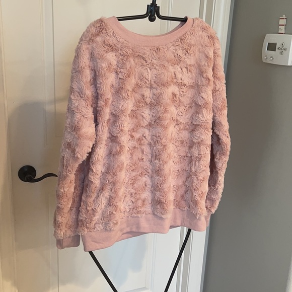 Crew neck pullover Rosy Pink Plush Sweater - Picture 4 of 12